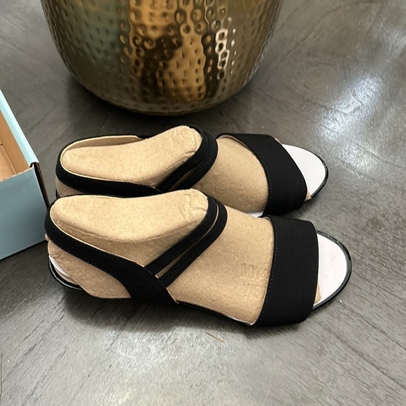 LifeStride Yolo Wedge Sandal - Picture 7 of 10